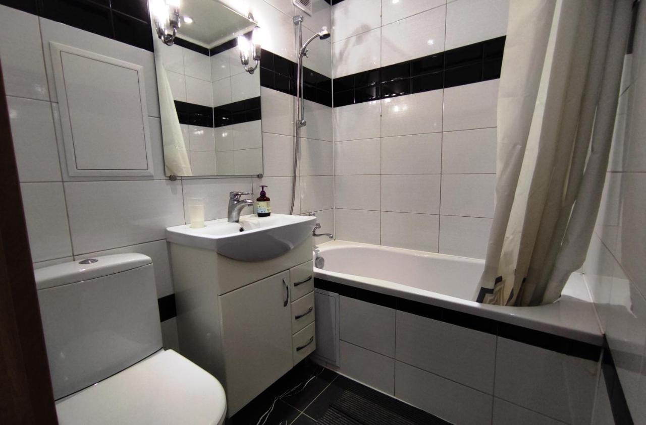 Двухкомнатные Апартаменты Центр Mystetsʹka 3 Kr Apartments Krivói Rog Exterior foto